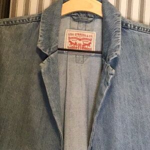 Levi’s Long Jacket With Faint Stain Noted On Show
